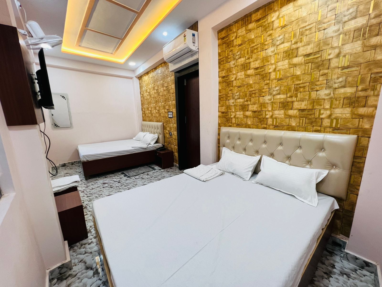 The Bella Guest House Varanasi - Tap to explore photos