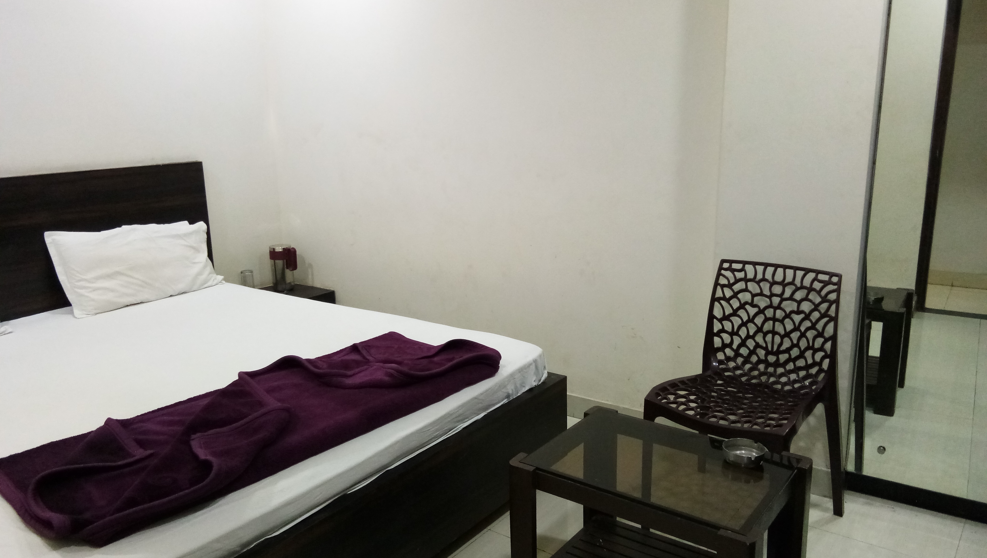 Hotel Shree Hardeo - Tap to explore photos