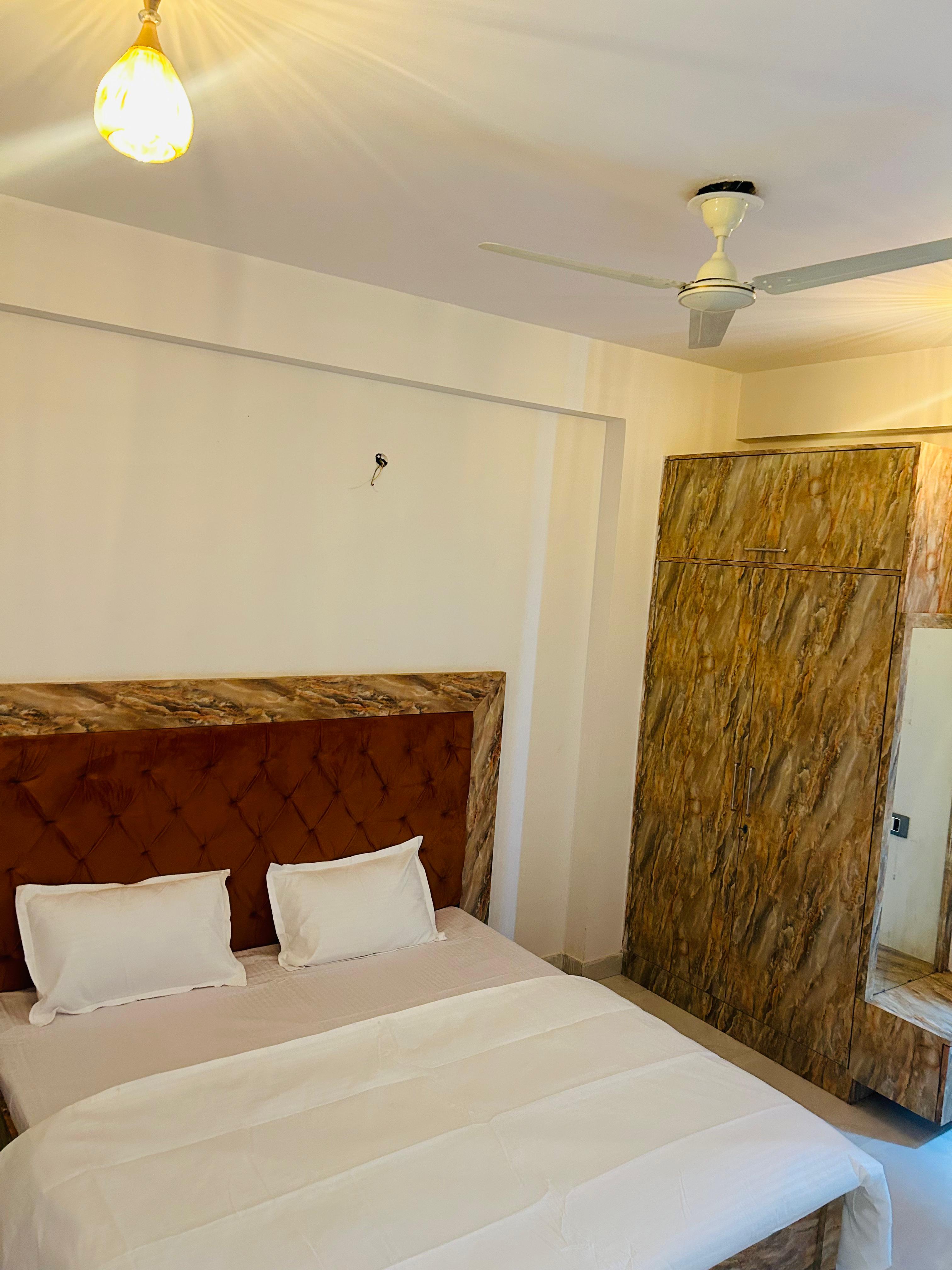 Lux 3BHK Fully Furnished Stay - Tap to explore photos