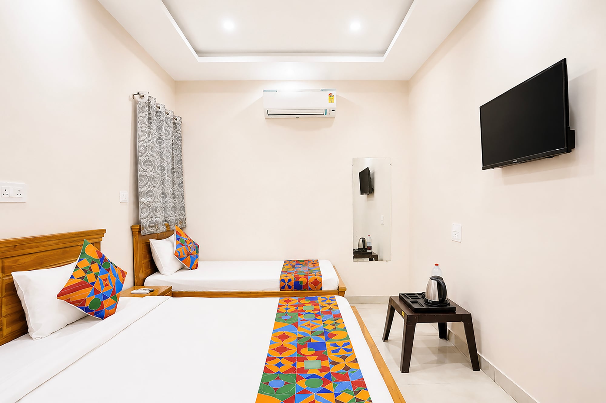 FabHotel HKD Divine Stay - Tap to explore photos