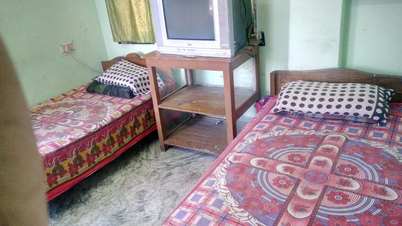 Paul paying guest - Tap to explore photos