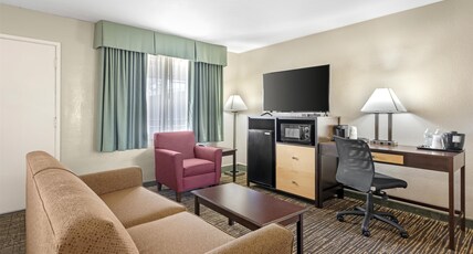 Best Western Petaluma Inn Room Type - 2 King Beds, Non-Smoking, High Speed Internet Access, Microwave, Refrigerator, Oversized Room, Conti Best Western Petaluma Inn Room Type - 2 King Beds, Non-Smoking, High Speed Internet Access, Microwave, Refrigerator, Oversized Room, Conti