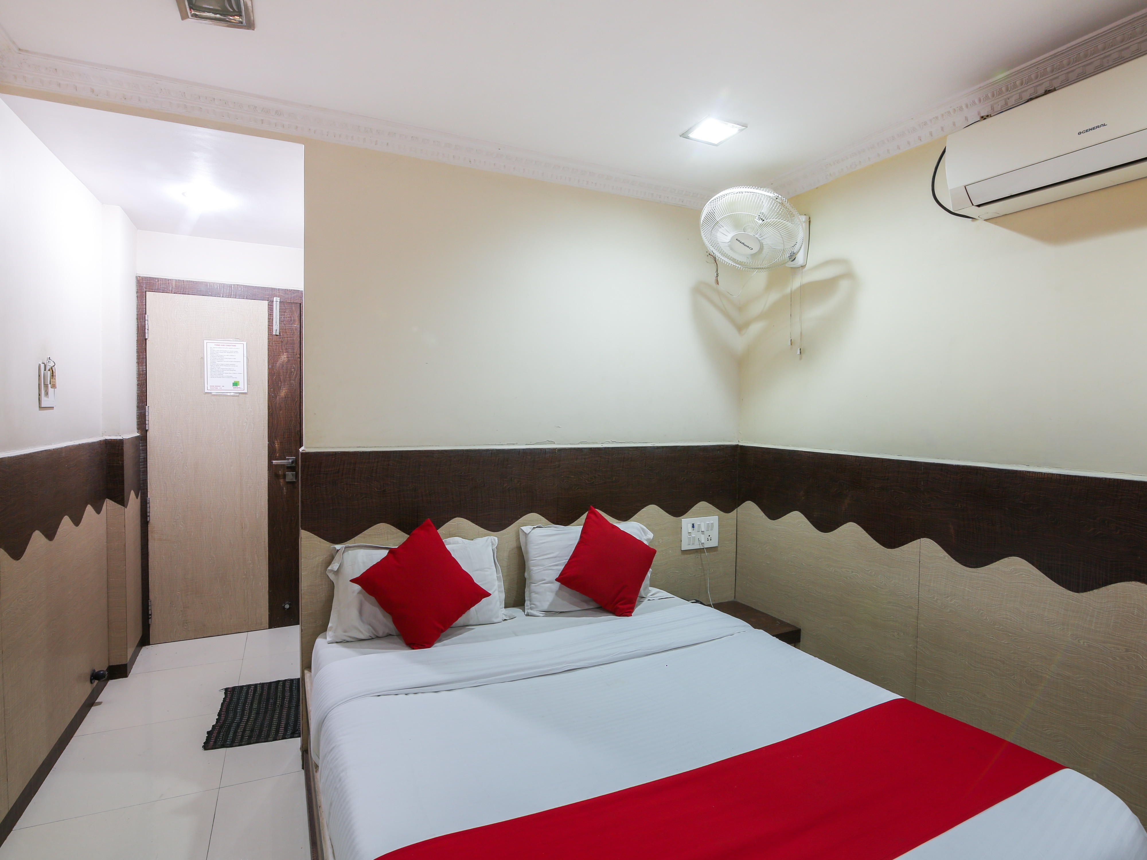 Hotel Sanskar Inn - Tap to explore photos