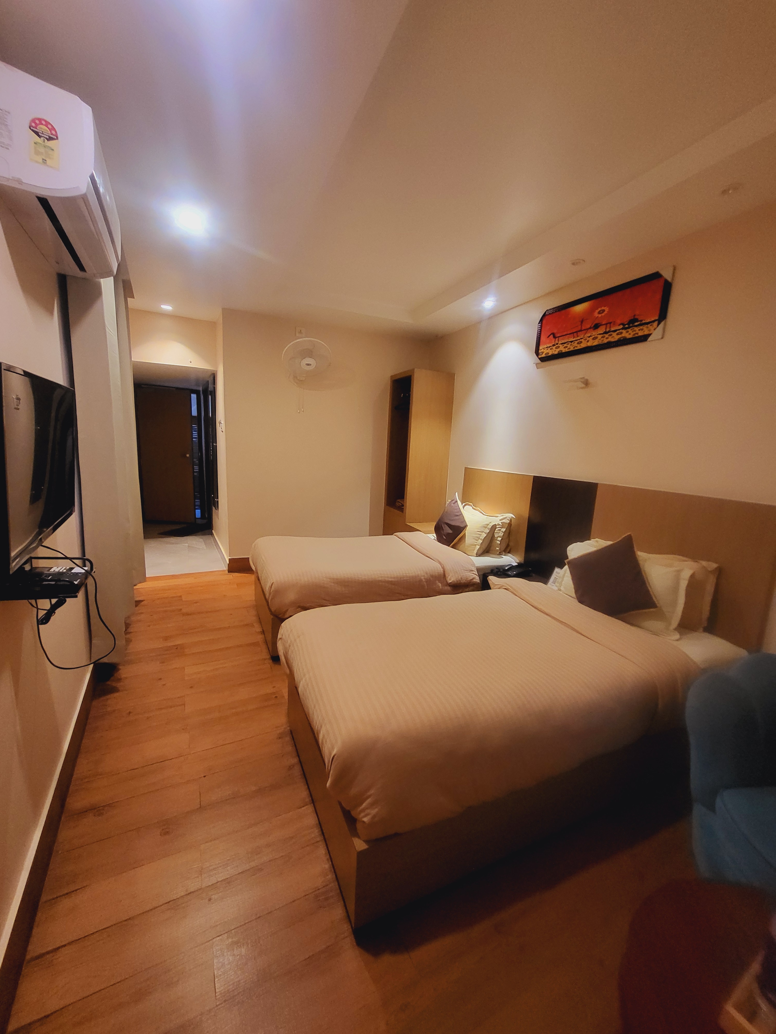 Hotel Anand Resort - Tap to explore photos