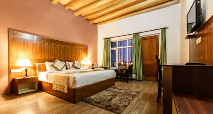 Reenam Hotel Room Type - Deluxe Double Room