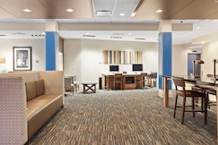 Holiday Inn Express & Suites MACON NORTH