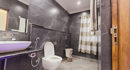 36 West Inn (Near Janakpuri West) Room Type - Family Room