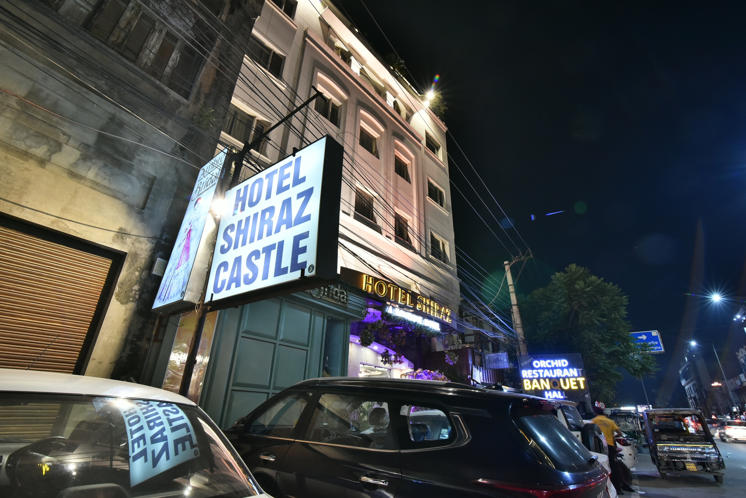 Hotel Shiraz Castle | Free Railway Station Pickup - Tap to explore photos