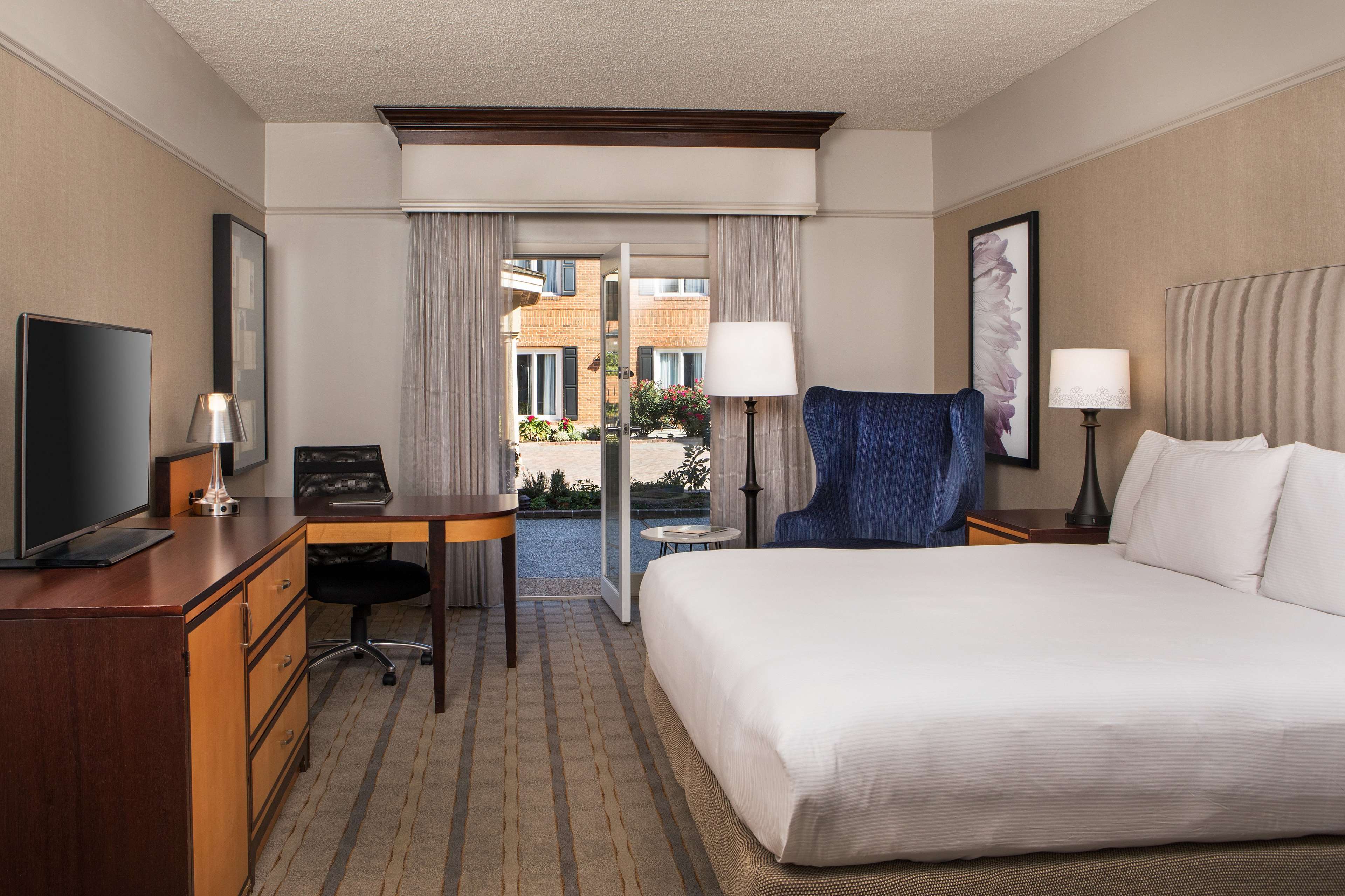 Hilton Wilmington/Christiana - Tap to explore photos