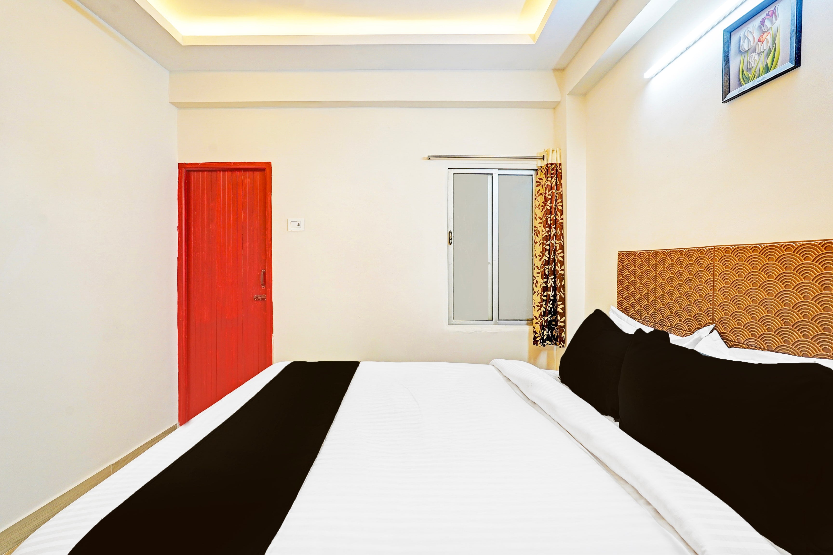 Super Hotel O Purasaiwalkam - Tap to explore photos