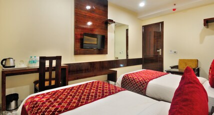 The Grand Uddhav Room Type - Deluxe Triple With Free Parking