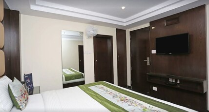 Hotel Shiwalik Regency - The Mall Road Room Type - Standard Room (NON-VIEW)- with only one way pick up from lift at mall road to hotel while checking-i