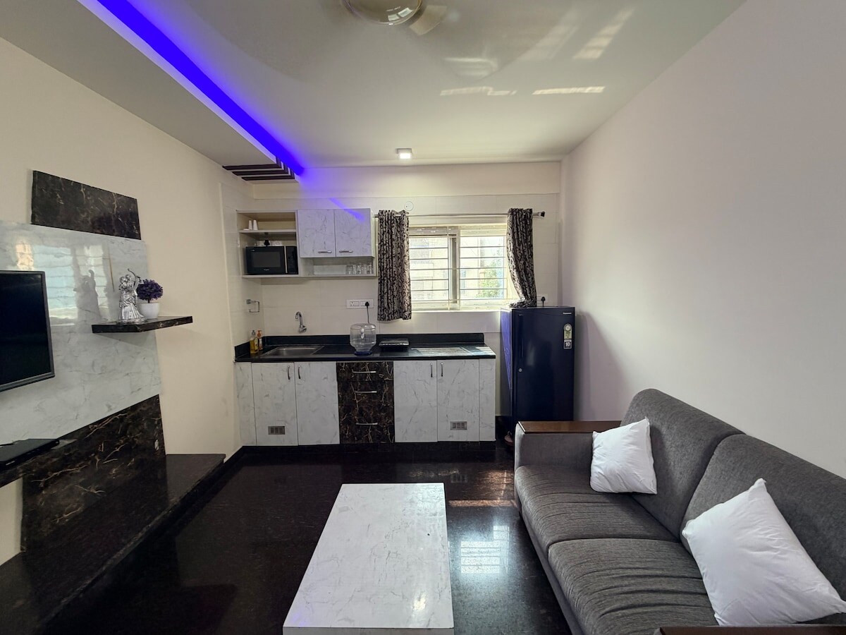 Mayan s WorkNest HSR | AC | High Speed Wi Fi - Tap to explore photos
