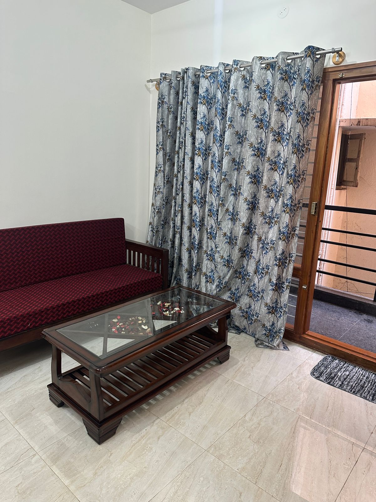 Bright 2 BHK in Yelahanka (BLR 02) - Tap to explore photos