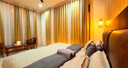 Prafull Hotel & Restaurant Room Type - Super Deluxe King Room With Balcony