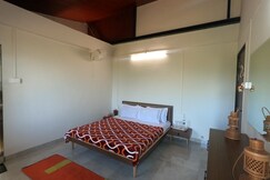 CosmicStays - Birdsong Cottage- Hilltop Stay with Lakeview