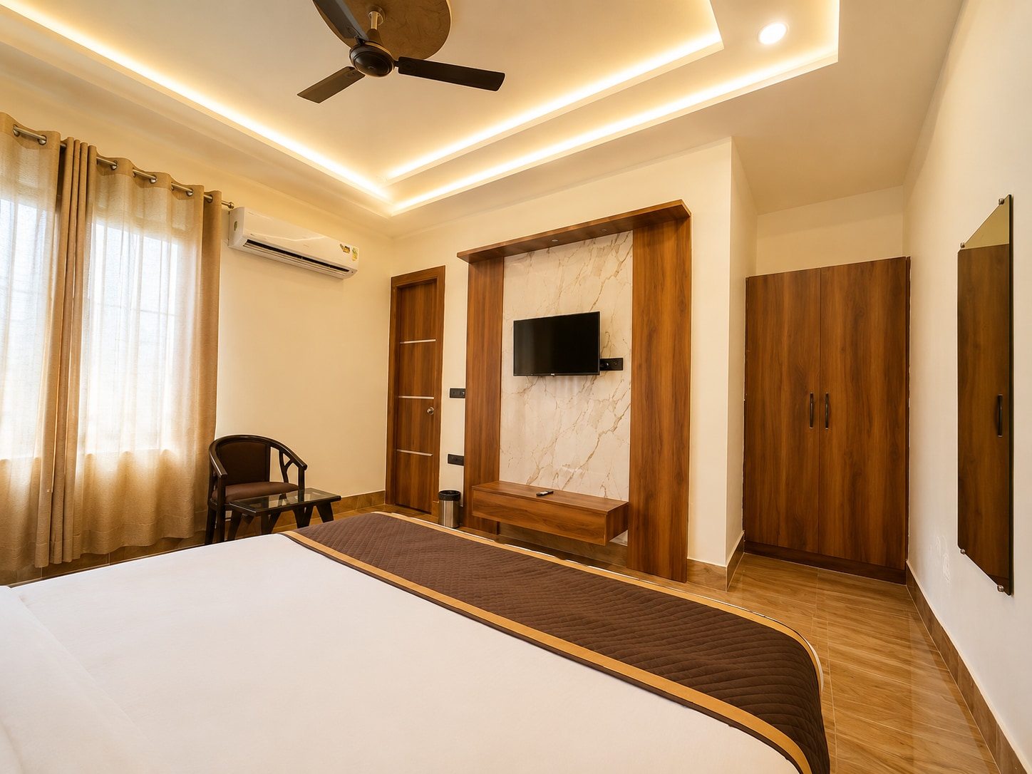 THE VRINDAVAN INN, Vrindavan-Near Prem Mandir - Tap to explore photos