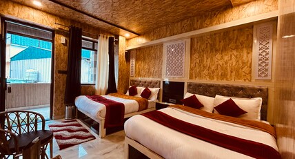 Hotel Om Radhey Room Type - Mountain VIew Quad Sharing Room