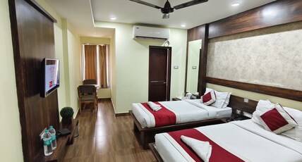 SAPPHIRE PLAZA Room Type - Club AC with Twin Bed