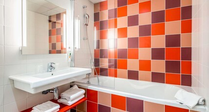 Ibis Styles Albi Centre Le Theatro Room Type - Standard Room with a double bed and a sofa bed