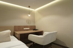 Hotel Rajputana International