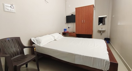 AalaGo Room Type - Standard Double Bed Non Ac AalaGo Room Type - Standard Double Bed Non Ac