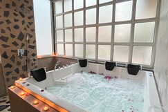 Palash I Lavish 3 BHK Villa with Jaccuzi I Game Room