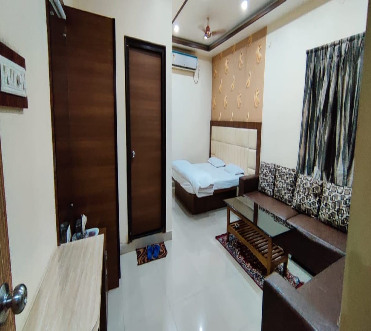 Hotel Saket Heritage - Tap to explore photos