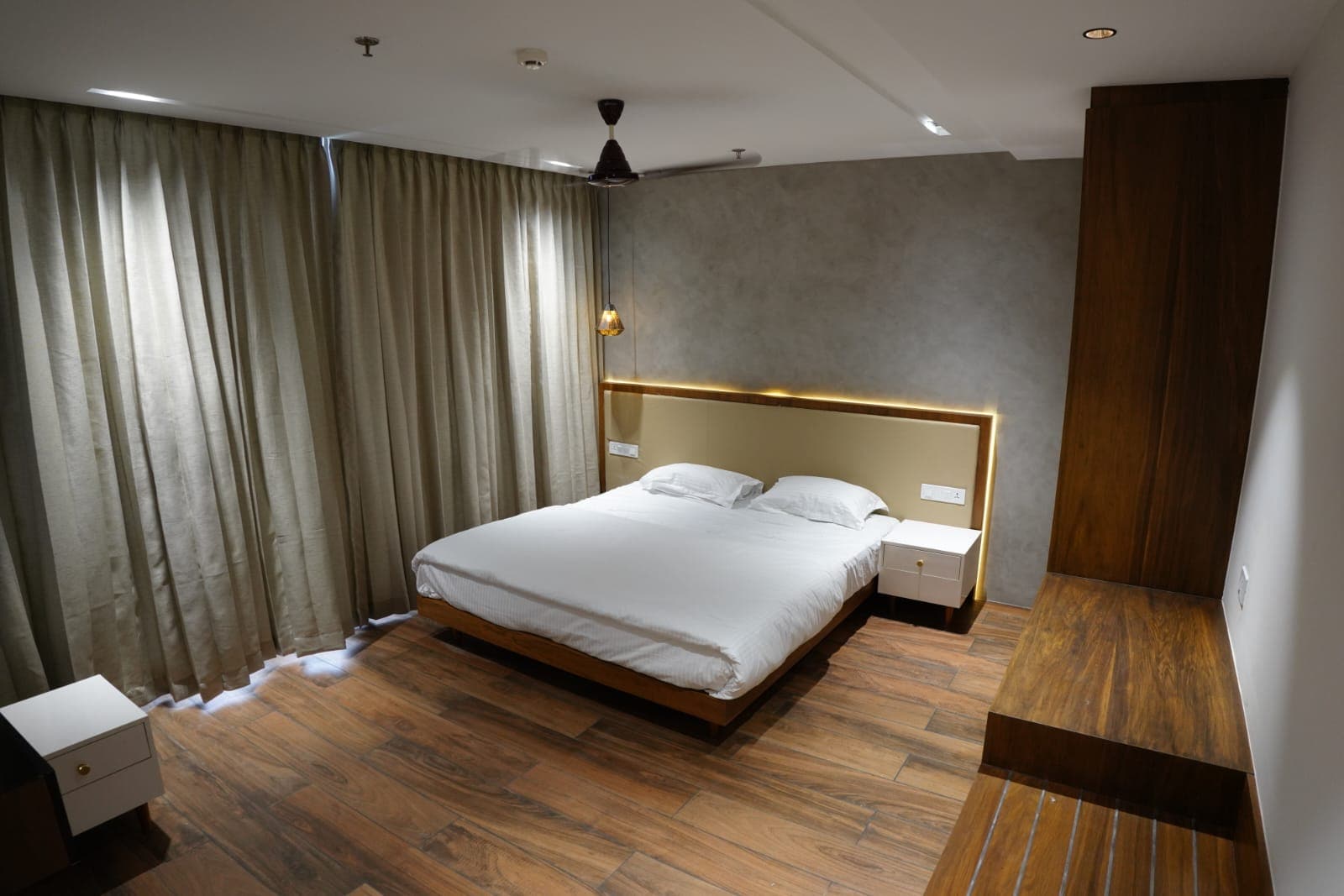 Royal Holidays & Stays - Tap to explore photos