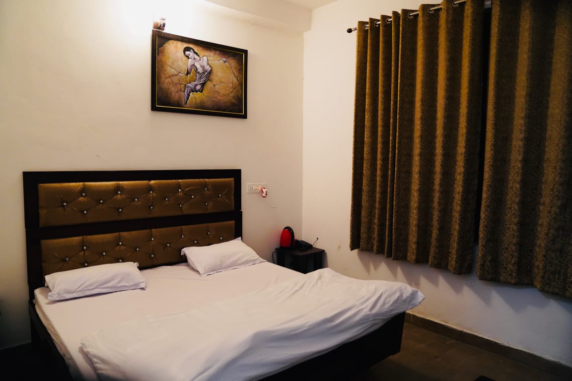 HillTop Hotel - Tap to explore photos