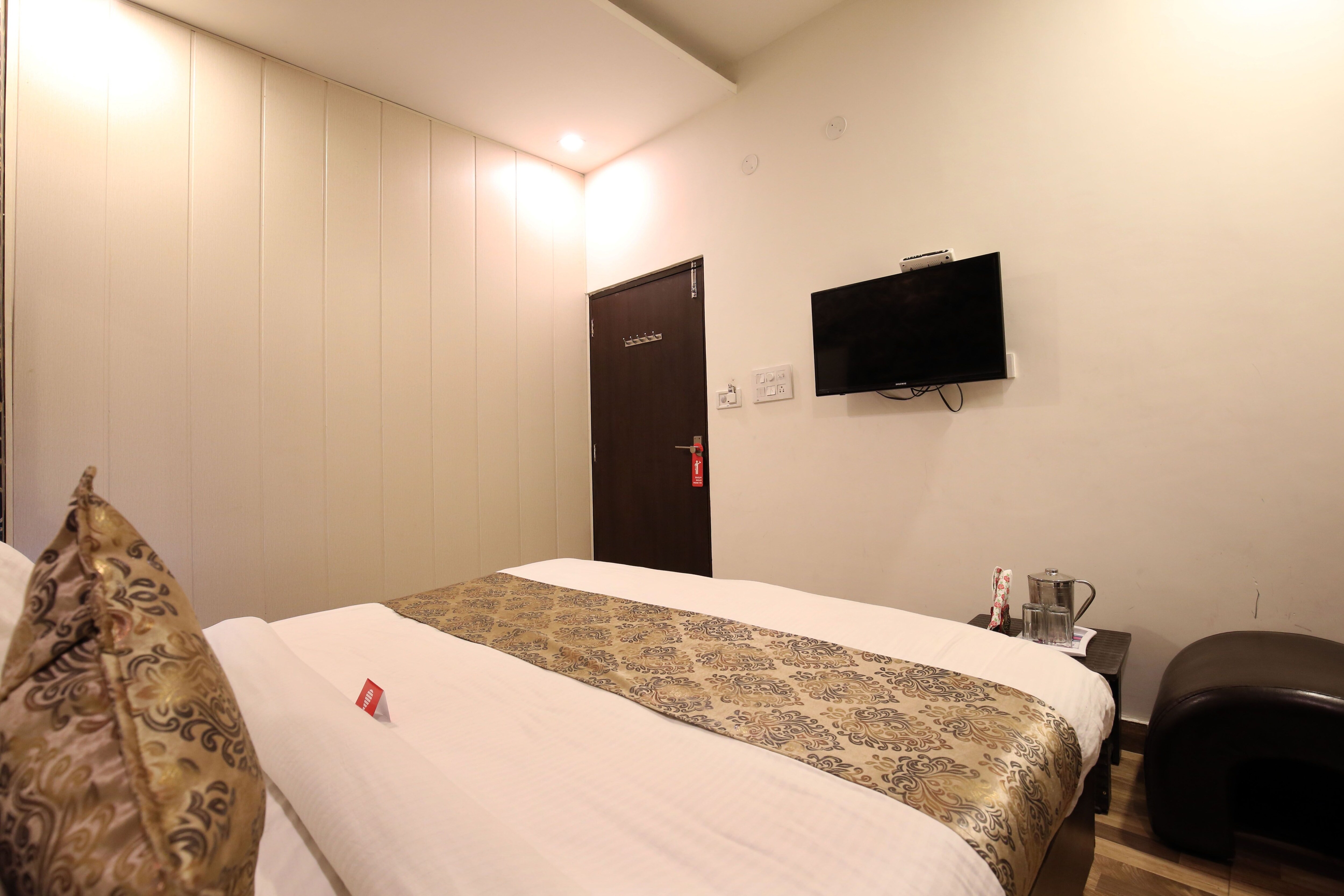 Townhouse Hussainpara Square Formerly Rich Inn - Tap to explore photos