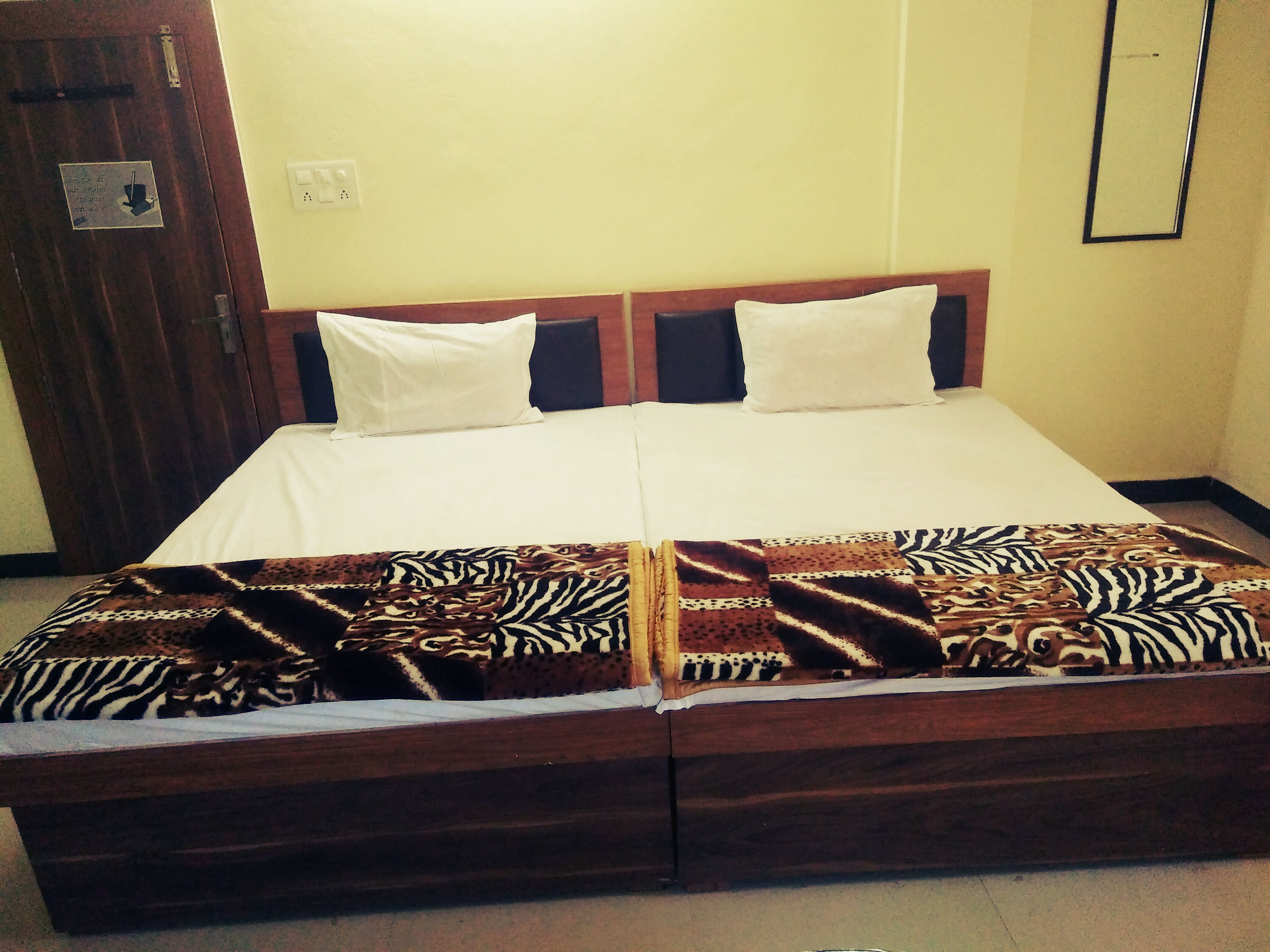 Shree Ji Guest House - Tap to explore photos