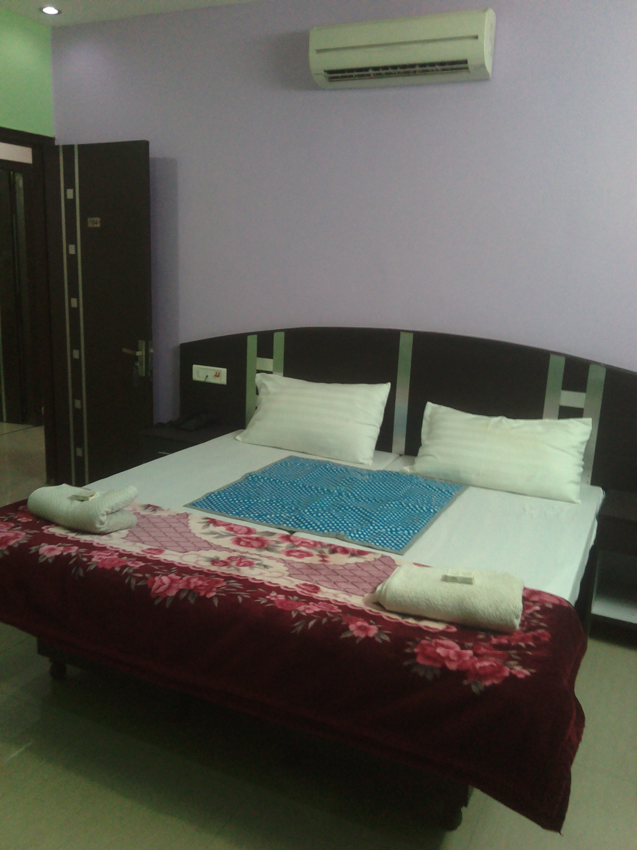 Hotel Surya Plaza - Tap to explore photos