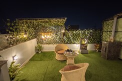 Rooms of luxury rooftop garden studio near galleria market