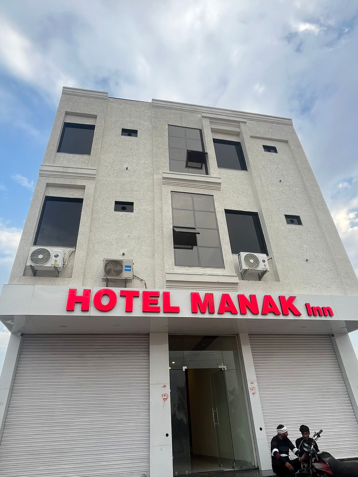 Hotel Manak Inn - Tap to explore photos