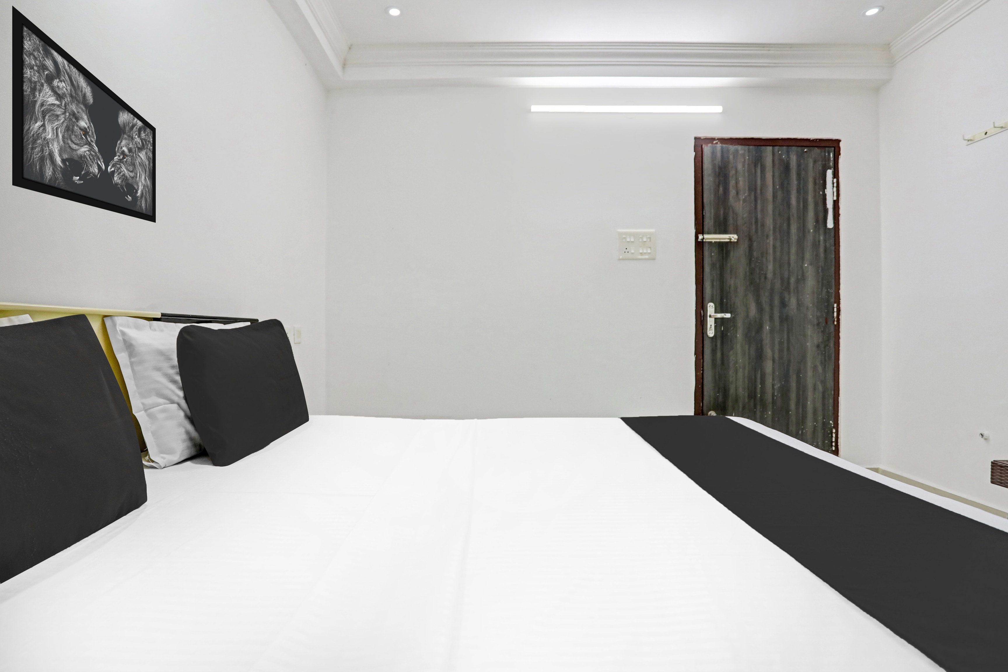Hotel O J3 LUXURY ROOMS - Tap to explore photos