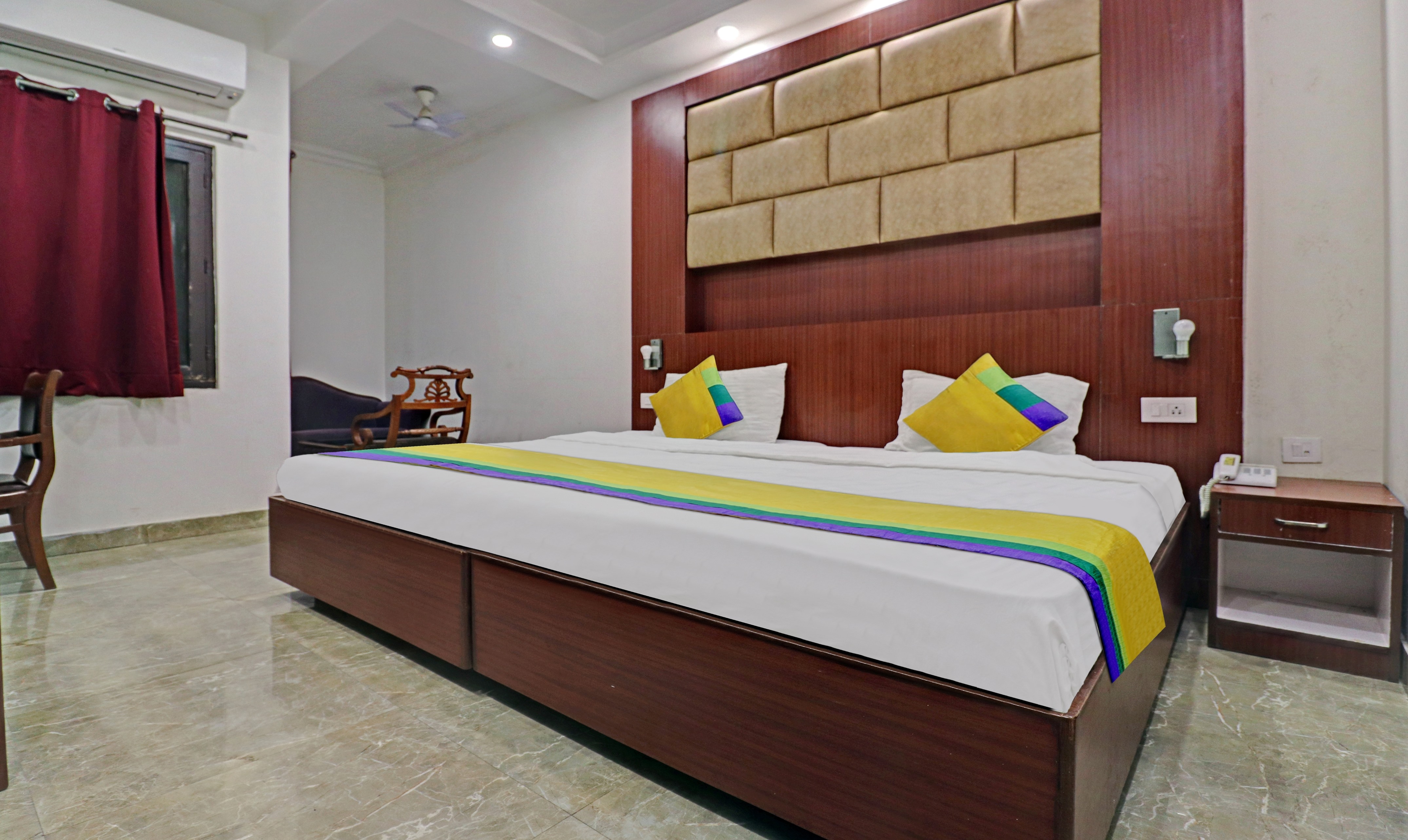 Itsy Hotels Hamlets Stay - Tap to explore photos