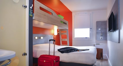 Ibis Budget Coutances Room Type - TRIPLE - room with a double bed and bunk bed