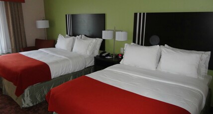 Holiday Inn Express KENEDY Room Type - 2 Queen Standard Mobil Access Roll Shwr