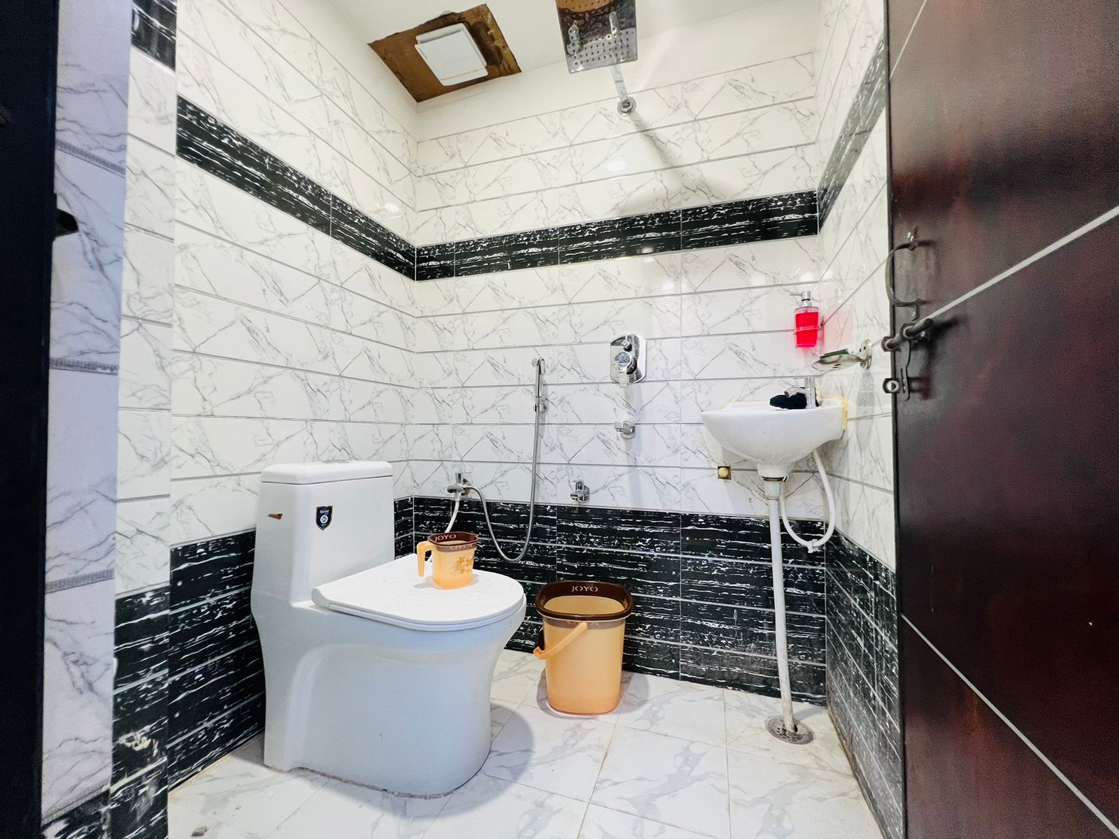 The Bella Guest House Varanasi - Tap to explore photos
