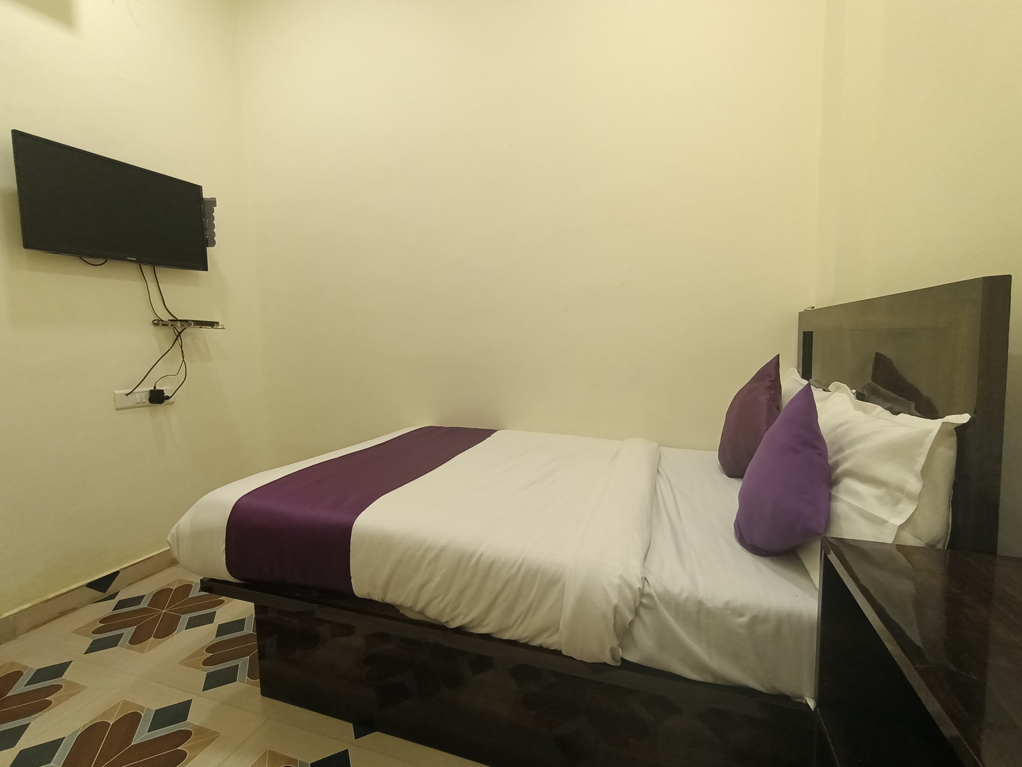Hotel Star of Kurla - Tap to explore photos
