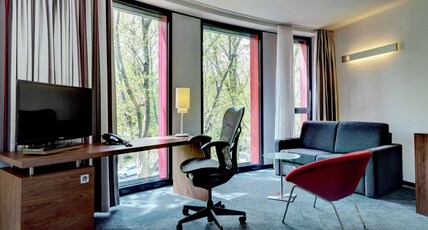 Hilton Garden Inn Stuttgart Neckar Park Room Type - 1 KING BED DELUXE
