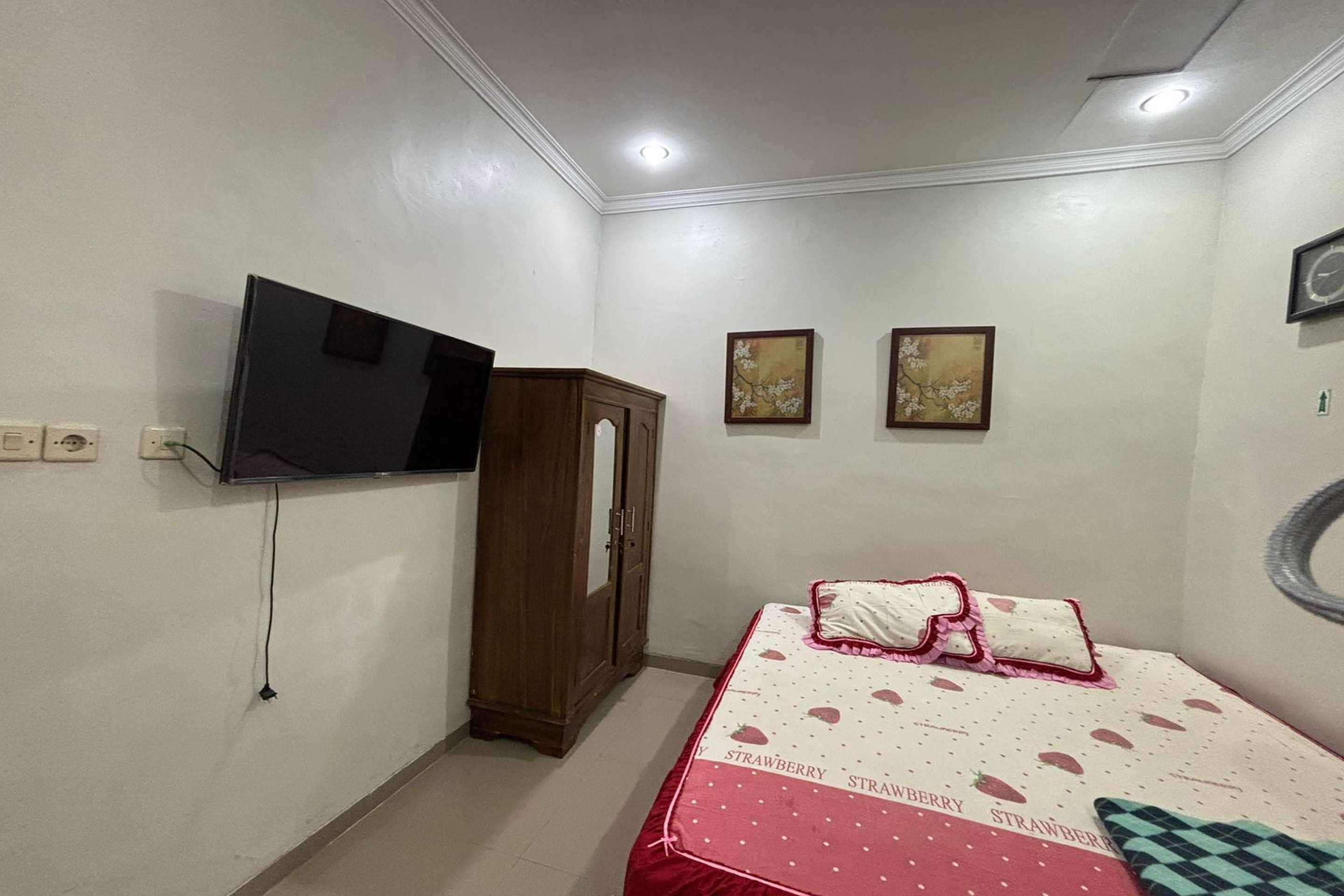 OYO 95075 Matoorstay Syariah - Tap to explore photos