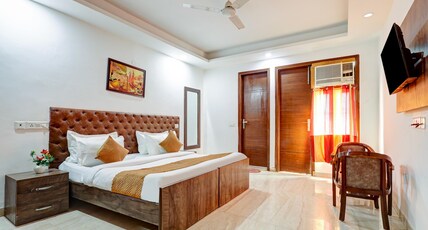 Mauryan Elite Hotel Qutab Minar Metro Station Room Type - Double Room with Balcony