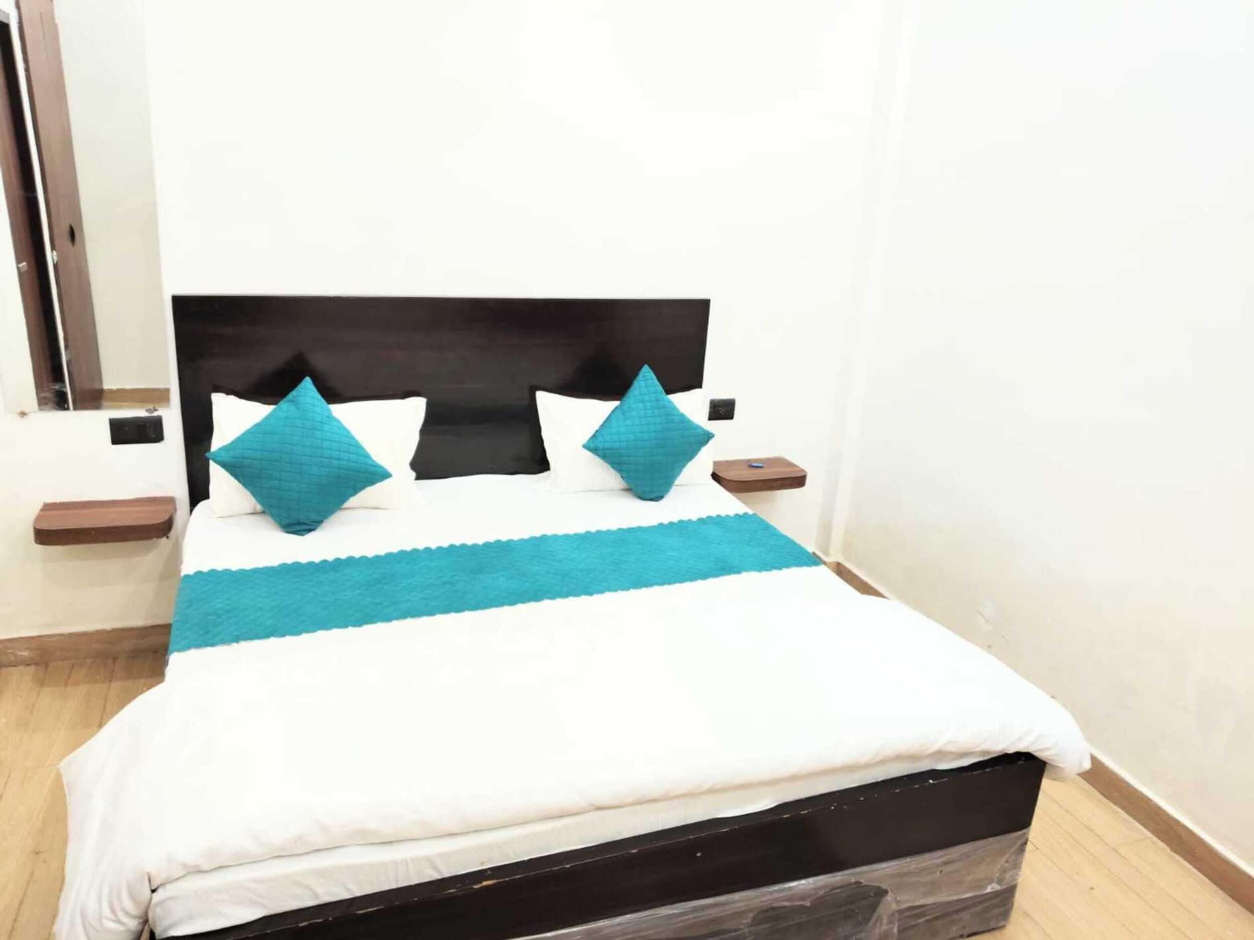 Madhuvan Guest House - Tap to explore photos