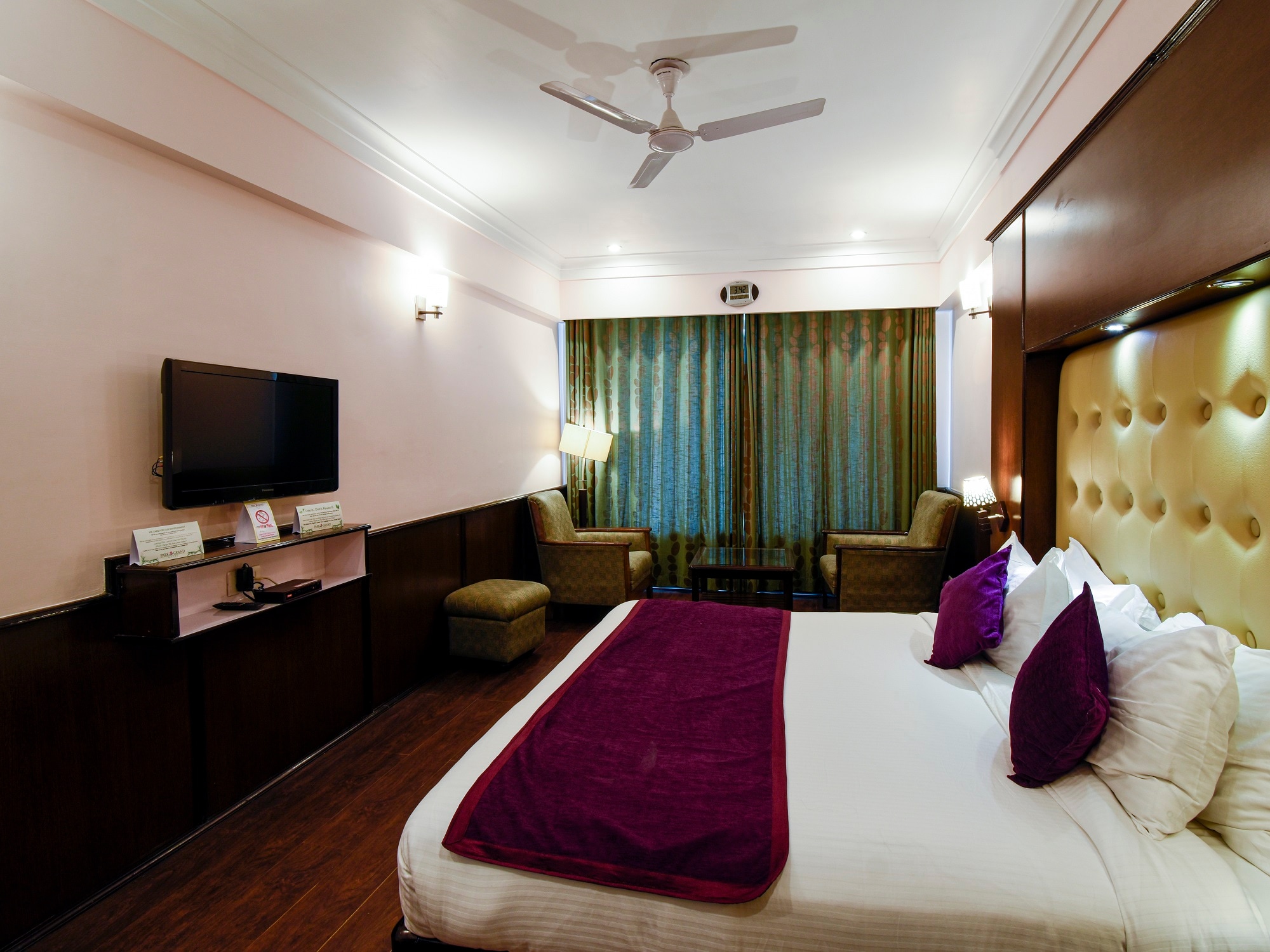 Park Grand Hotel - Tap to explore photos