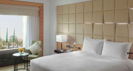 DoubleTree by Hilton Hotel Riyadh - Al Muroj Business Gate Room Type - KING JUNIOR SUITE