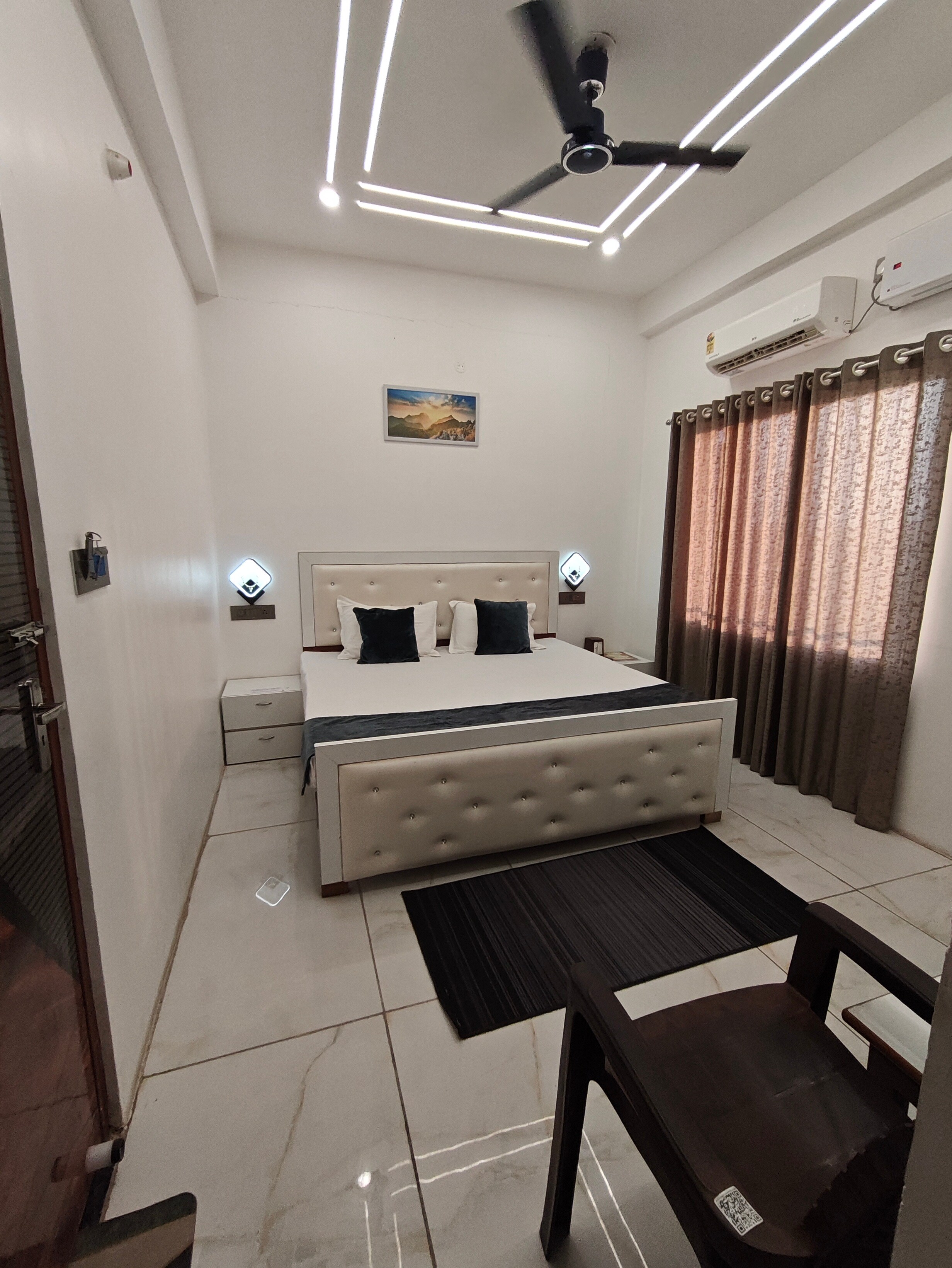 Hotel Gurukulam - Tap to explore photos
