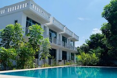 Auro De Besha Resort