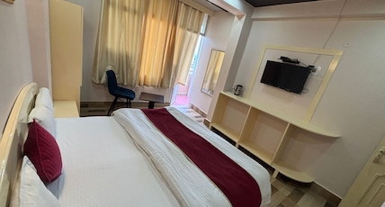 Hotel Aarti Darshan Room Type - Premium room